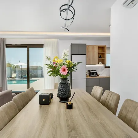 New Luna With Private Pool And Bbq 1km From The Villa